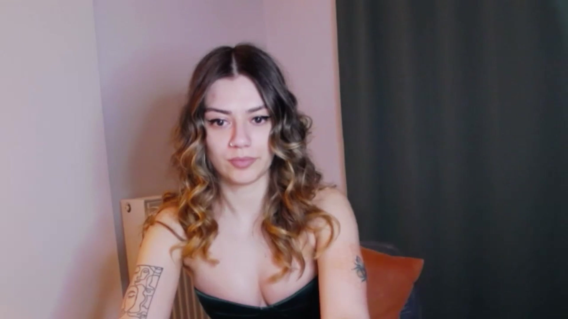Gallery image thumbnail from RiriBee's myfreecams stream on, 06/01/2024, 22:40 image 13 of 20