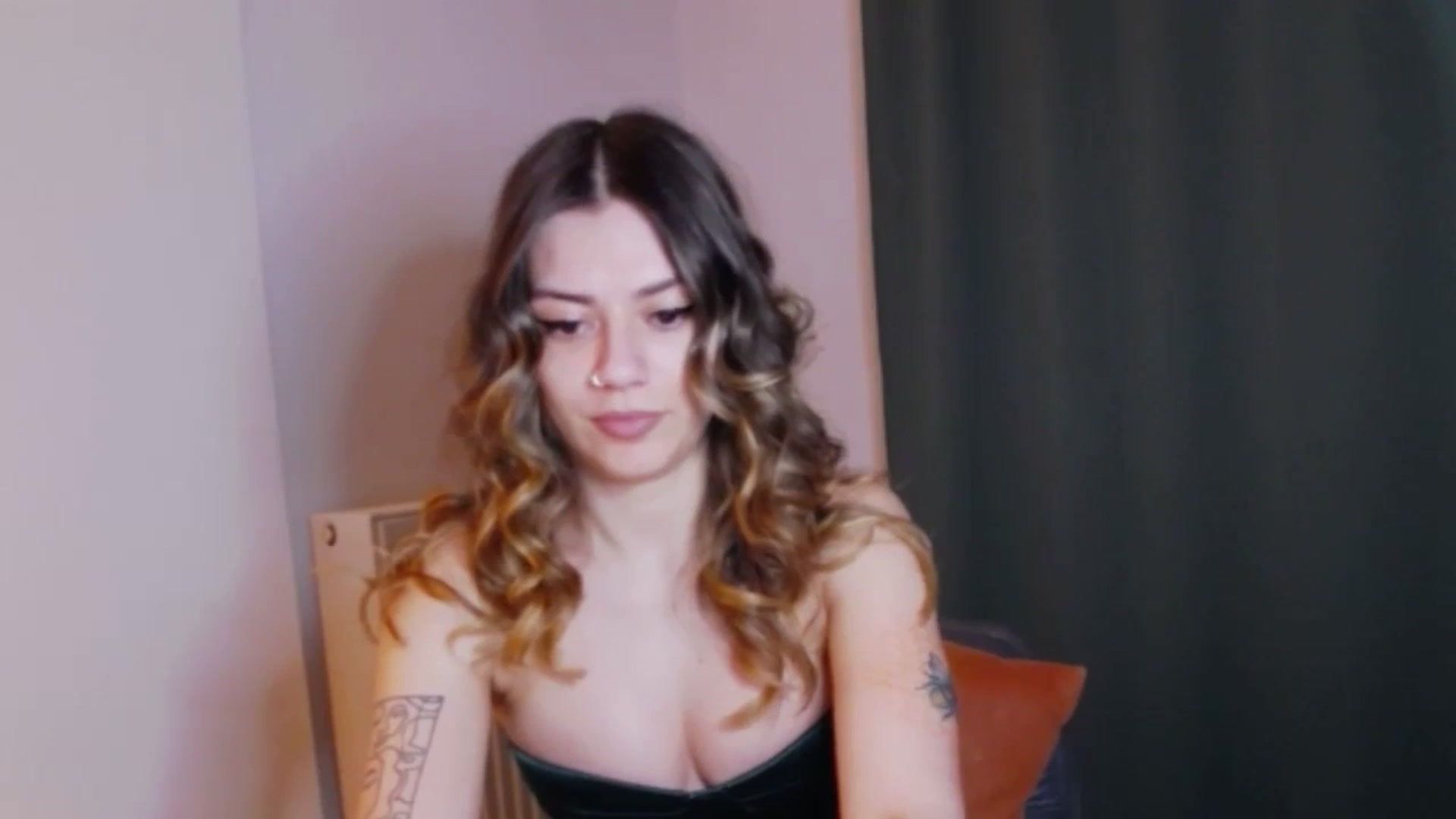 Gallery image thumbnail from RiriBee's myfreecams stream on, 06/01/2024, 22:40 image 10 of 20