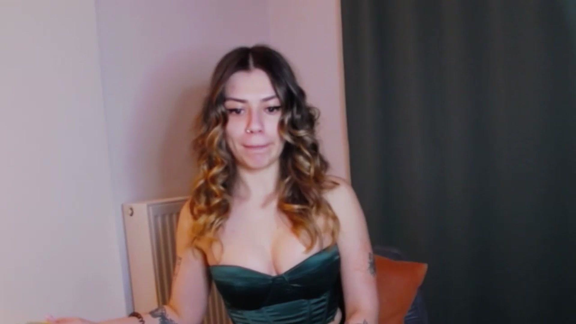 Gallery image thumbnail from RiriBee's myfreecams stream on, 06/01/2024, 22:40 image 5 of 20