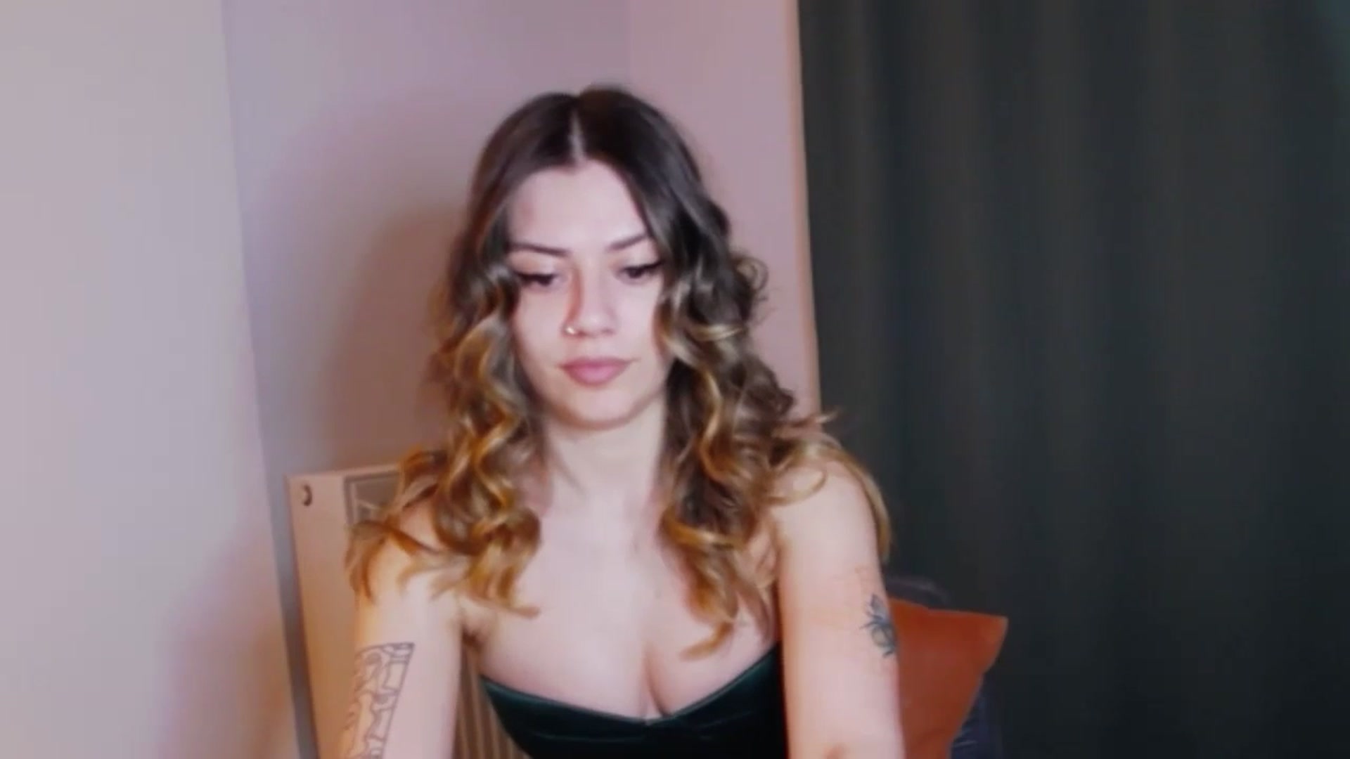 Gallery image thumbnail from RiriBee's myfreecams stream on, 06/01/2024, 22:40 image 8 of 20