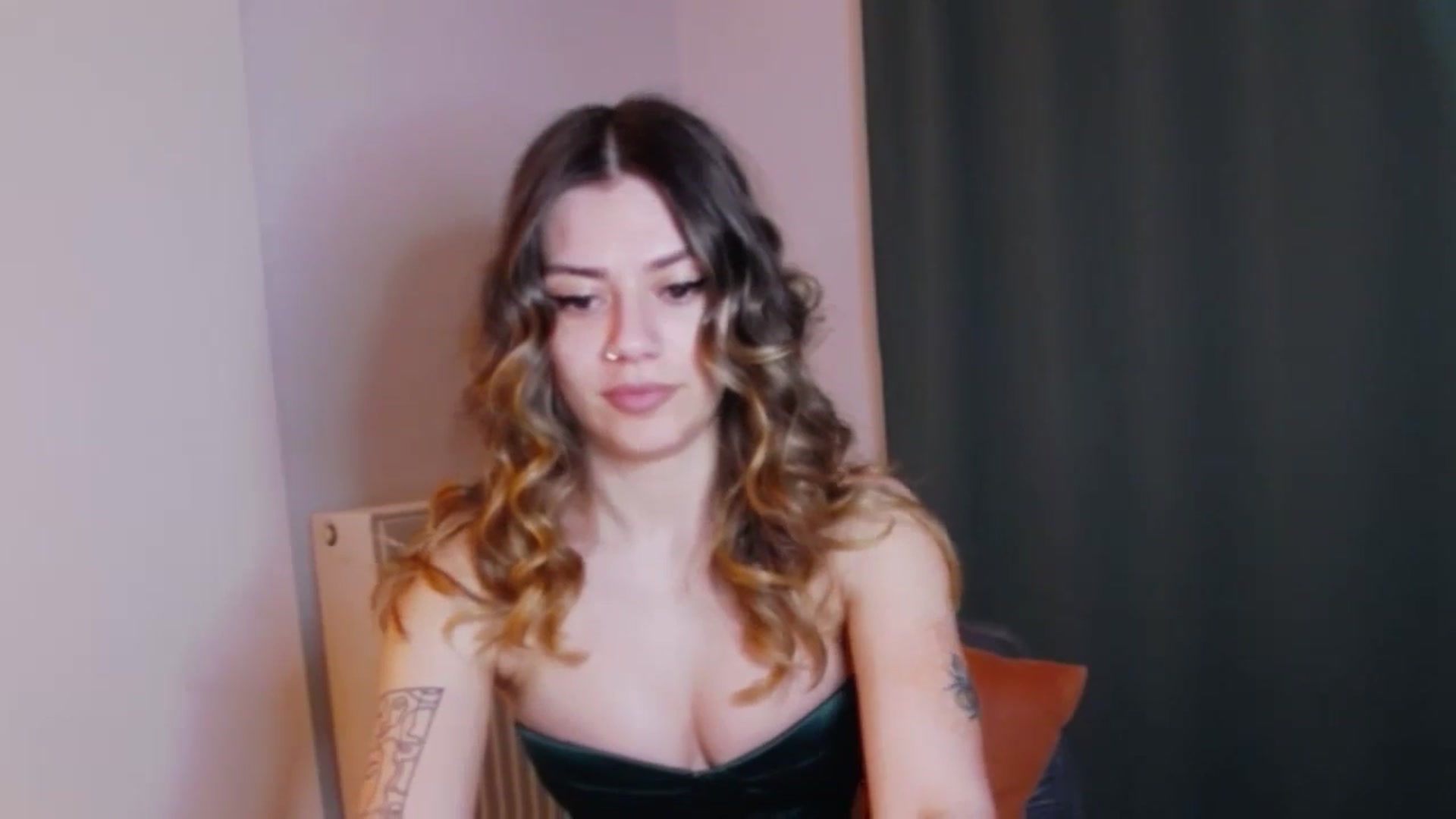 Gallery image thumbnail from RiriBee's myfreecams stream on, 06/01/2024, 22:40 image 9 of 20