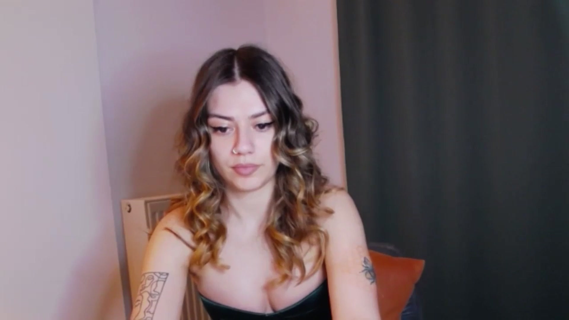 Gallery image thumbnail from RiriBee's myfreecams stream on, 06/01/2024, 22:40 image 17 of 20