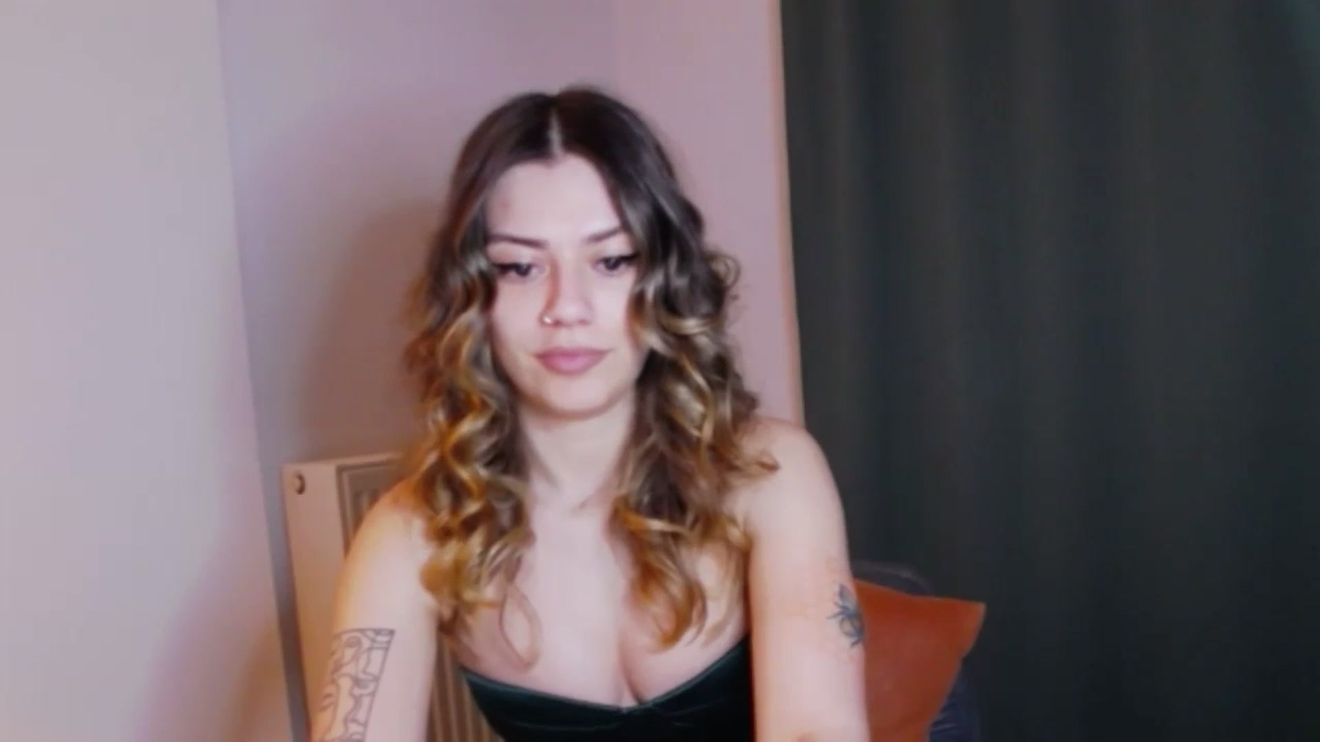 Gallery image thumbnail from RiriBee's myfreecams stream on, 06/01/2024, 22:40 image 7 of 20
