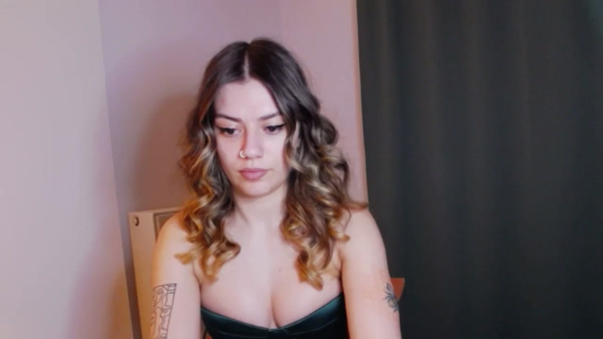 Gallery image thumbnail from RiriBee's myfreecams stream on, 06/02/2024, 24:02 image 6 of 20