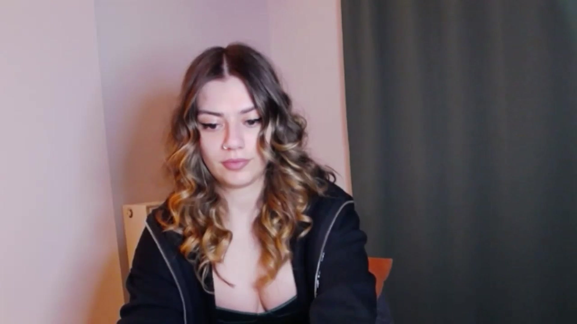 Gallery image thumbnail from RiriBee's myfreecams stream on, 06/02/2024, 24:02 image 17 of 20