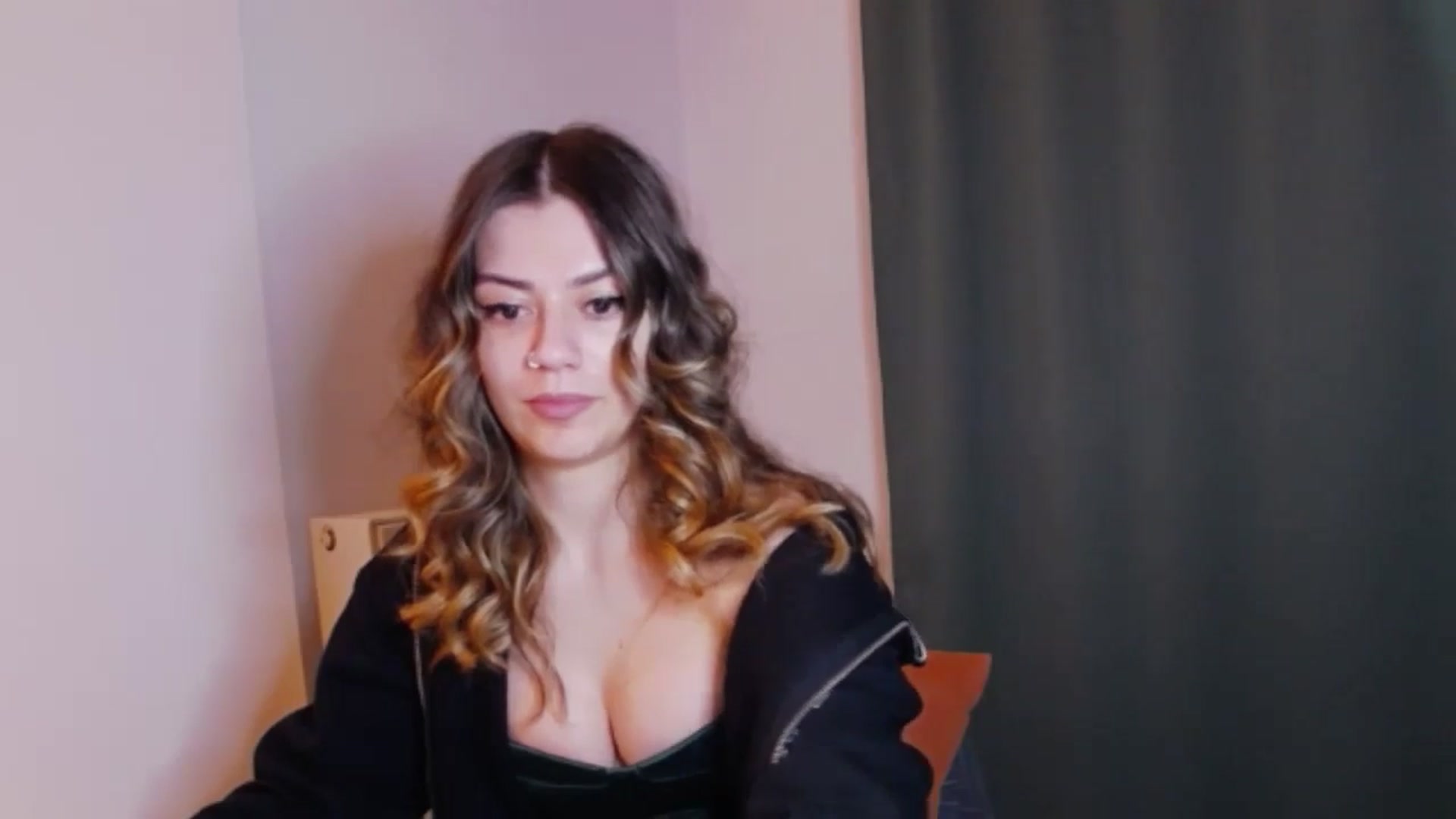 Gallery image thumbnail from RiriBee's myfreecams stream on, 06/02/2024, 24:02 image 19 of 20