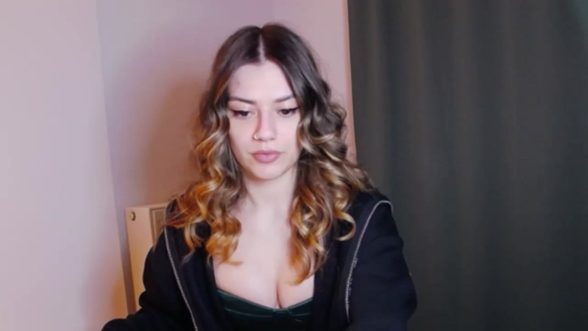 Gallery image thumbnail from RiriBee's myfreecams stream on, 06/02/2024, 24:02 image 16 of 20