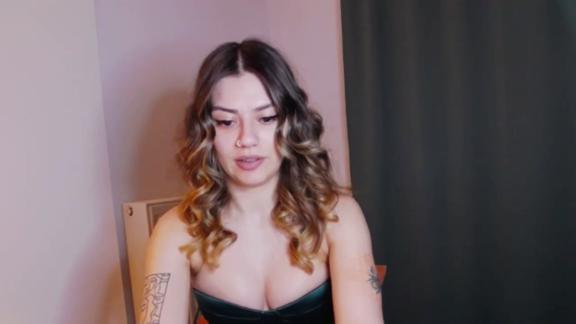Gallery image thumbnail from RiriBee's myfreecams stream on, 06/02/2024, 24:02 image 8 of 20