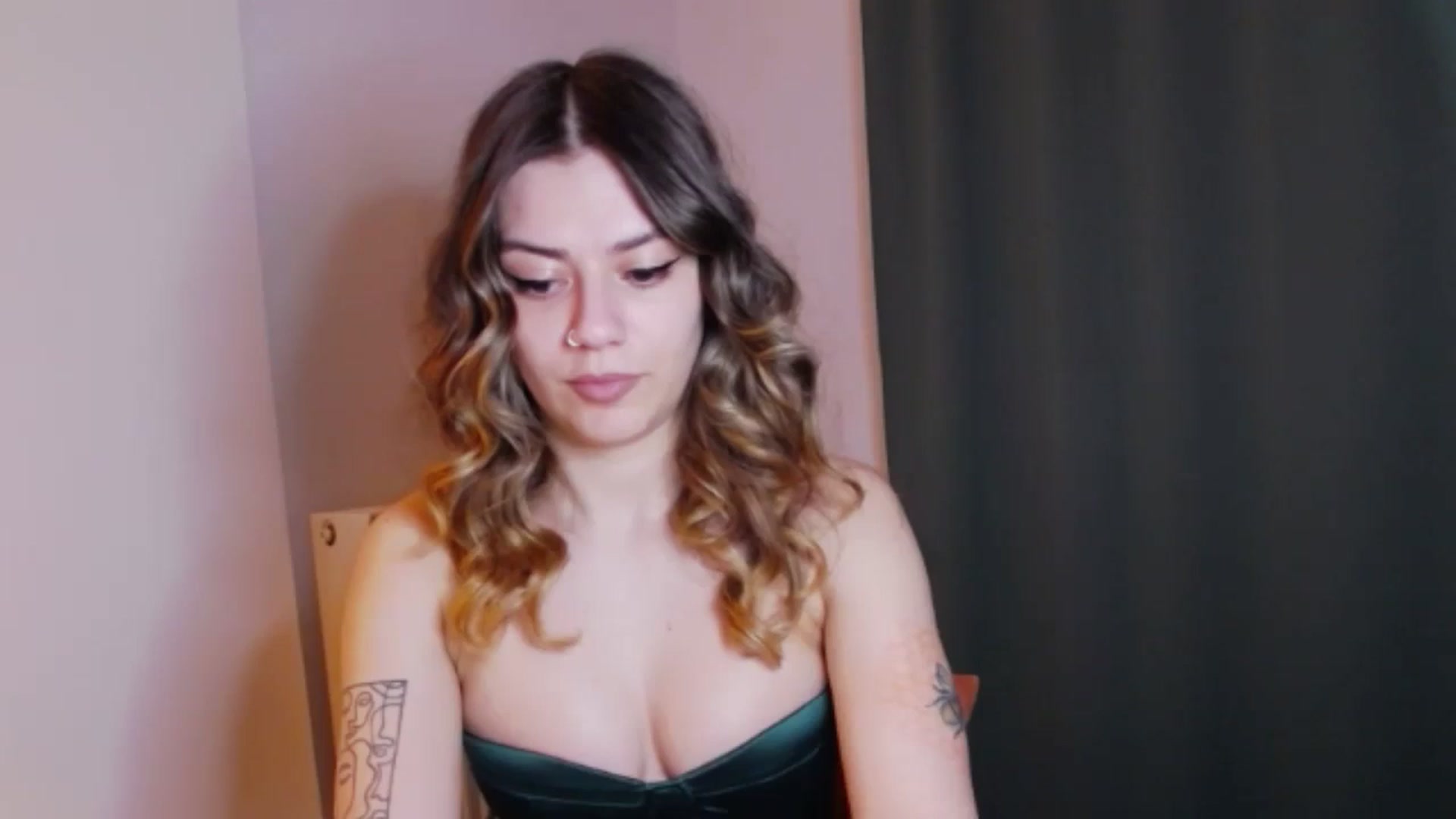 Gallery image thumbnail from RiriBee's myfreecams stream on, 06/02/2024, 24:02 image 1 of 20