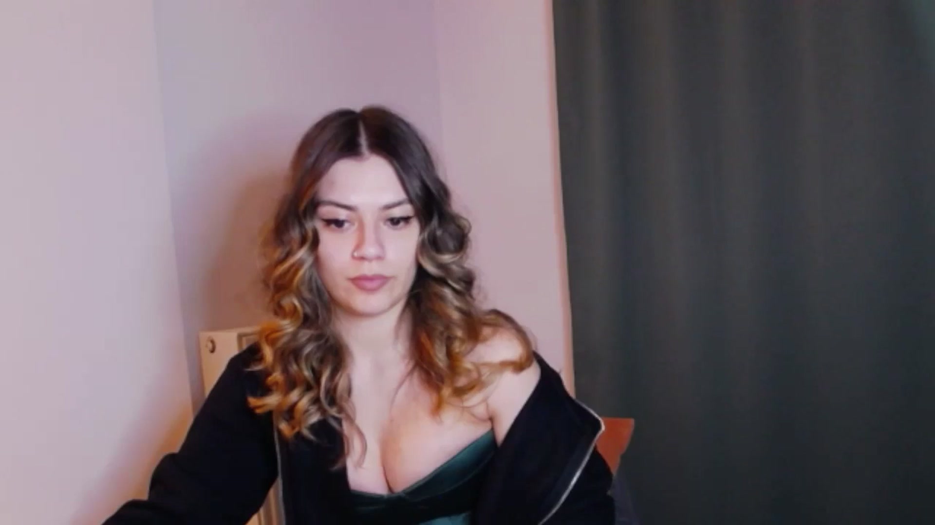 Gallery image thumbnail from RiriBee's myfreecams stream on, 06/02/2024, 01:06 image 3 of 20