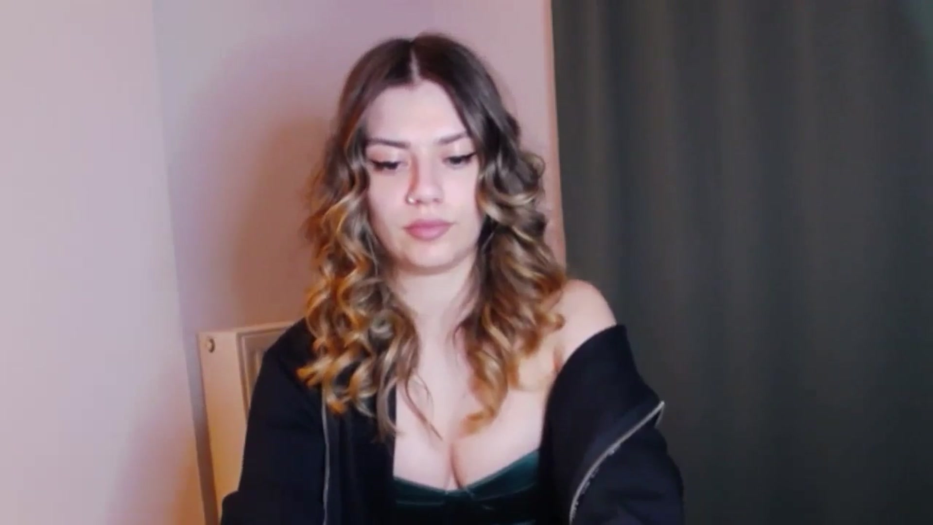 Gallery image thumbnail from RiriBee's myfreecams stream on, 06/02/2024, 01:06 image 16 of 20