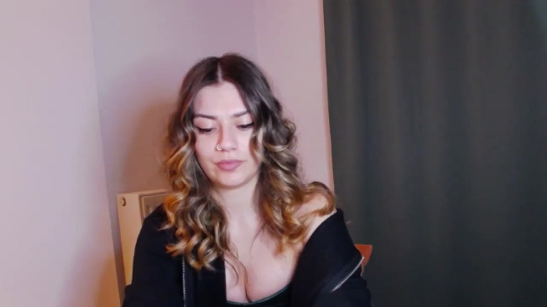 Gallery image thumbnail from RiriBee's myfreecams stream on, 06/02/2024, 01:06 image 2 of 20