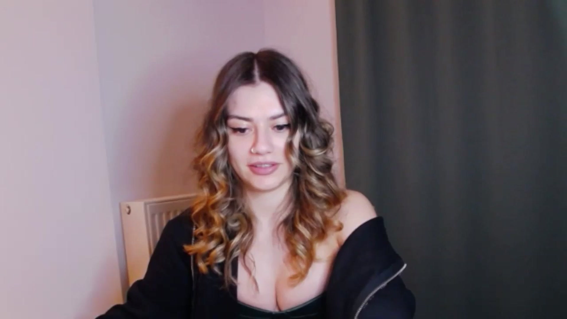 Gallery image thumbnail from RiriBee's myfreecams stream on, 06/02/2024, 01:06 image 12 of 20