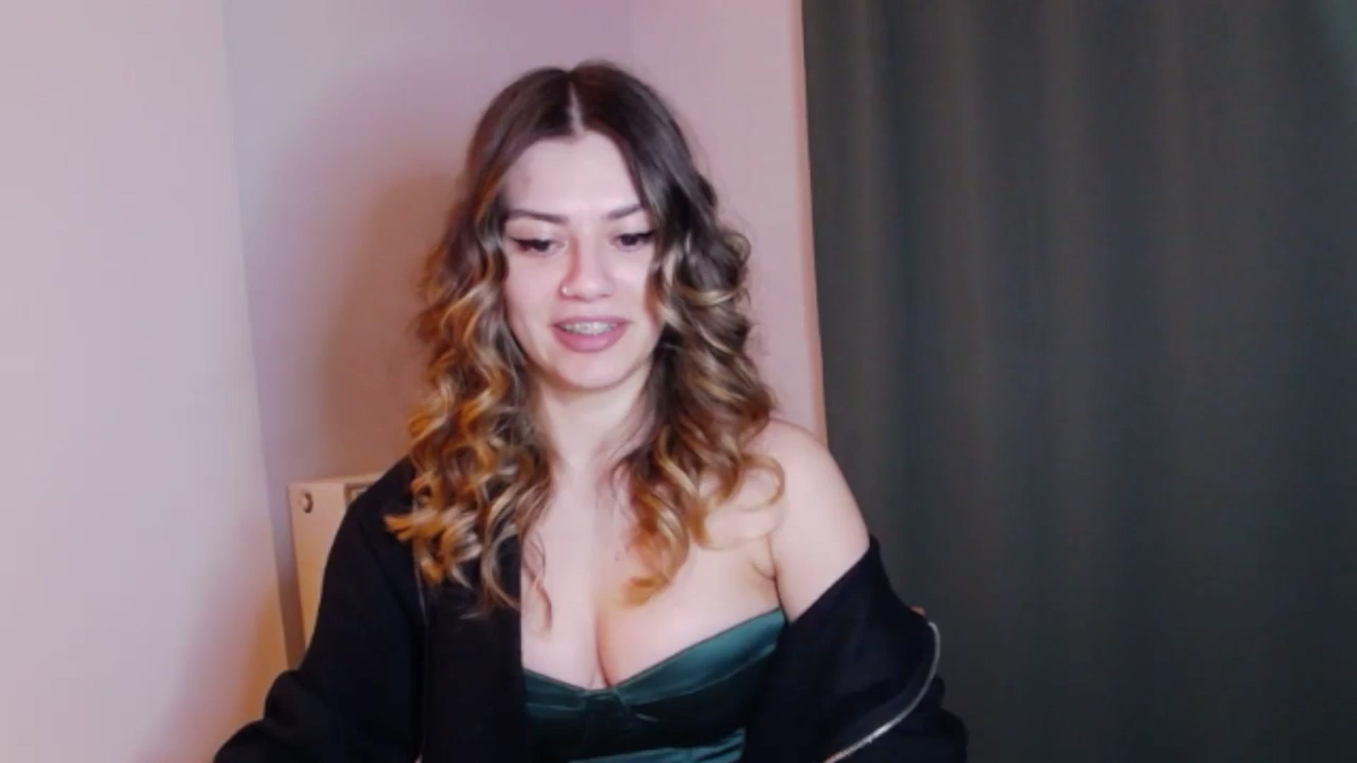 Gallery image thumbnail from RiriBee's myfreecams stream on, 06/02/2024, 01:06 image 10 of 20