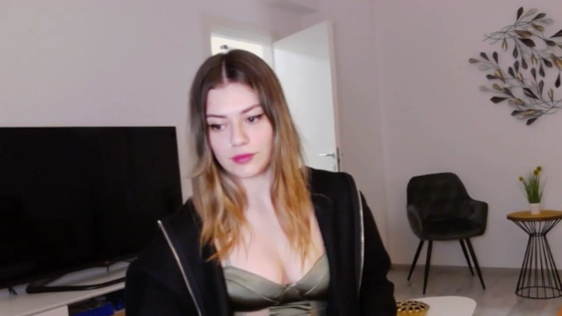 Gallery image thumbnail from RiriBee's myfreecams stream on, 06/02/2024, 23:10 image 17 of 20
