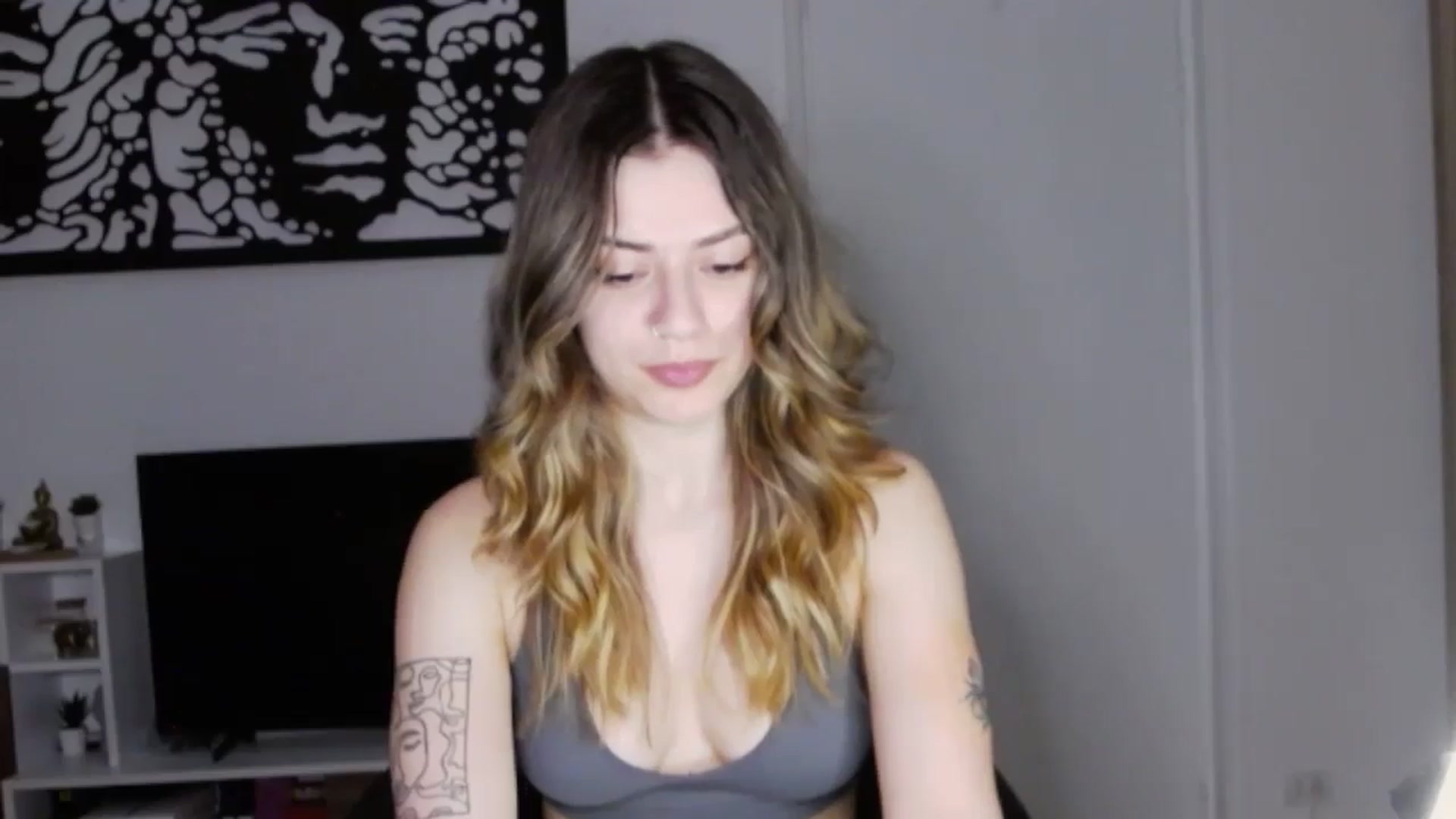 Gallery image thumbnail from RiriBee's myfreecams stream on, 06/10/2024, 24:34 image 19 of 20