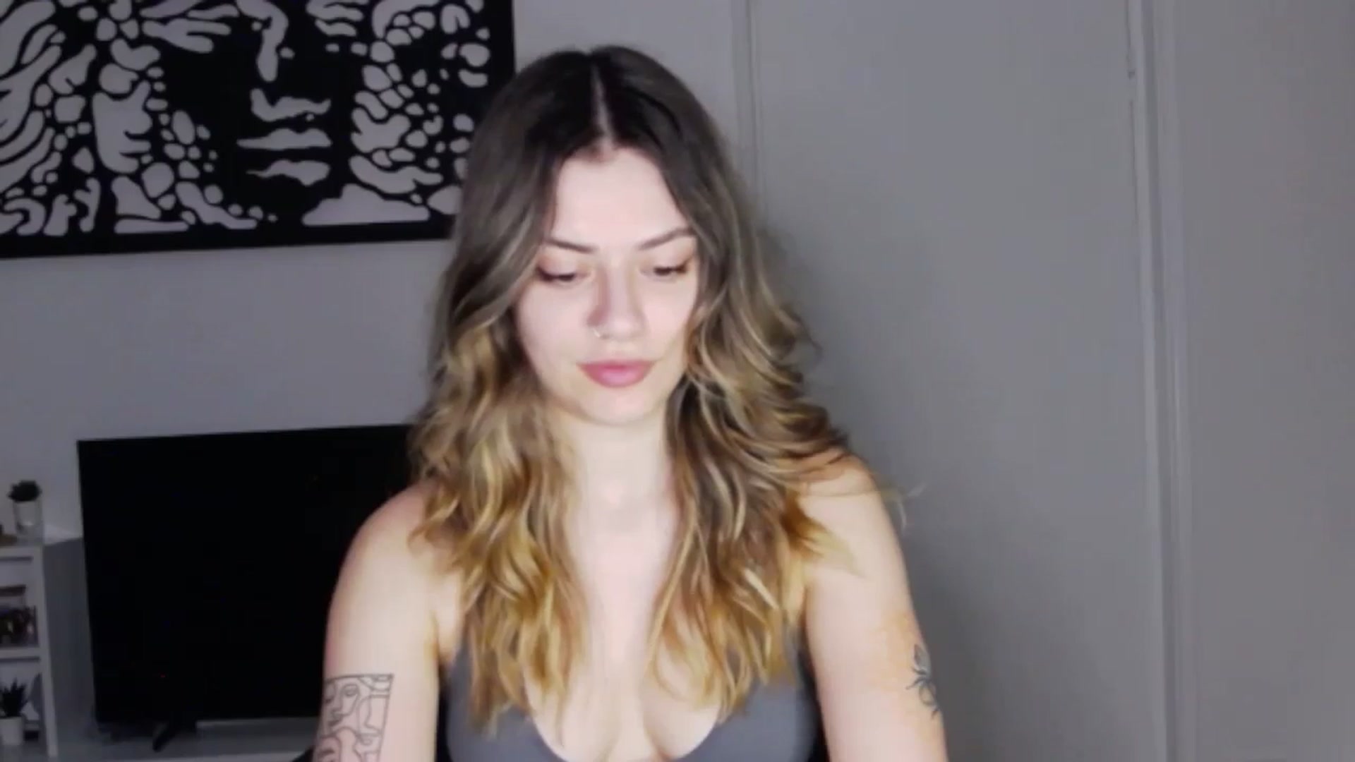 Gallery image thumbnail from RiriBee's myfreecams stream on, 06/10/2024, 24:34 image 16 of 20
