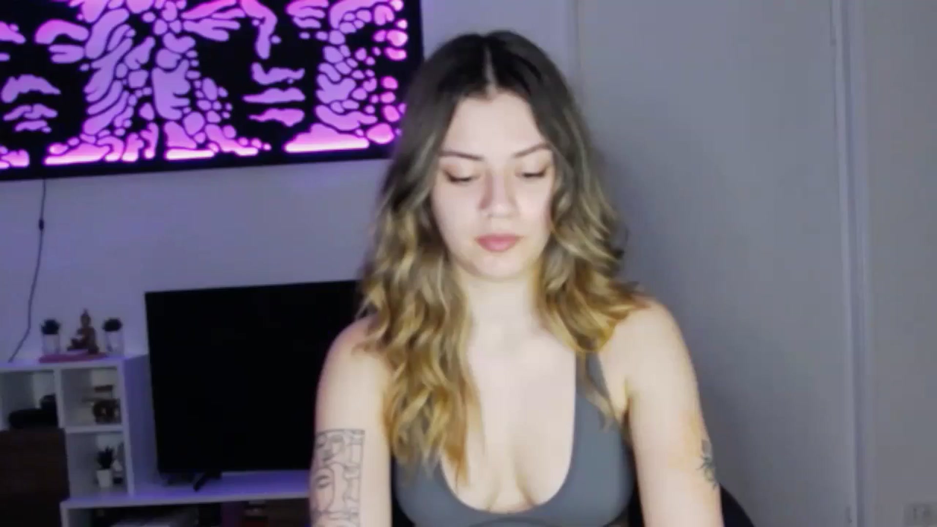 Gallery image thumbnail from RiriBee's myfreecams stream on, 06/10/2024, 24:34 image 12 of 20