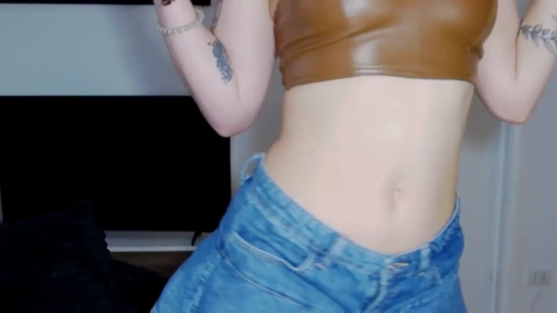 Gallery image thumbnail from RiriBee's myfreecams stream on, 06/23/2024, 04:08 image 8 of 20