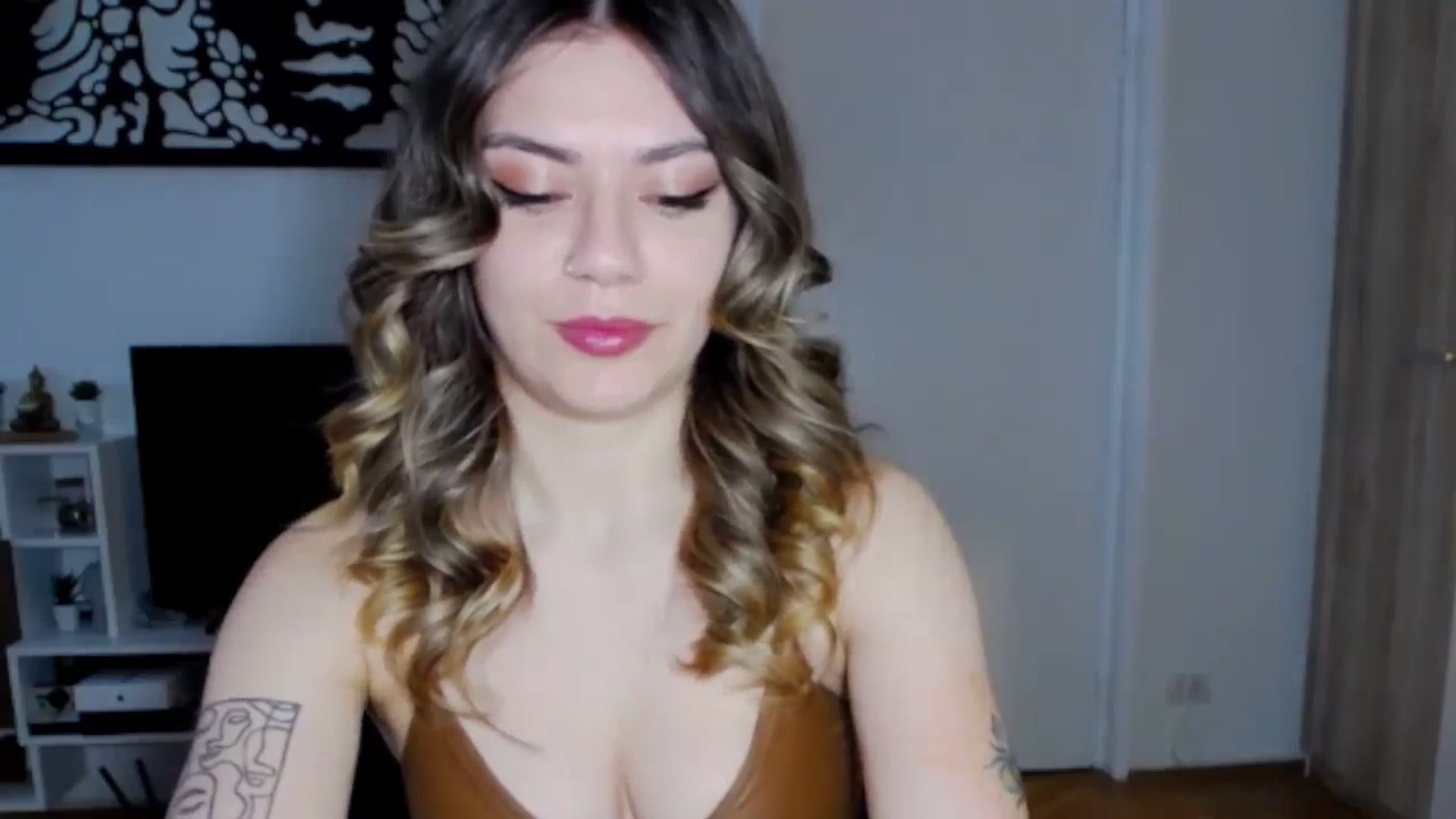 Gallery image thumbnail from RiriBee's myfreecams stream on, 06/23/2024, 04:08 image 10 of 20