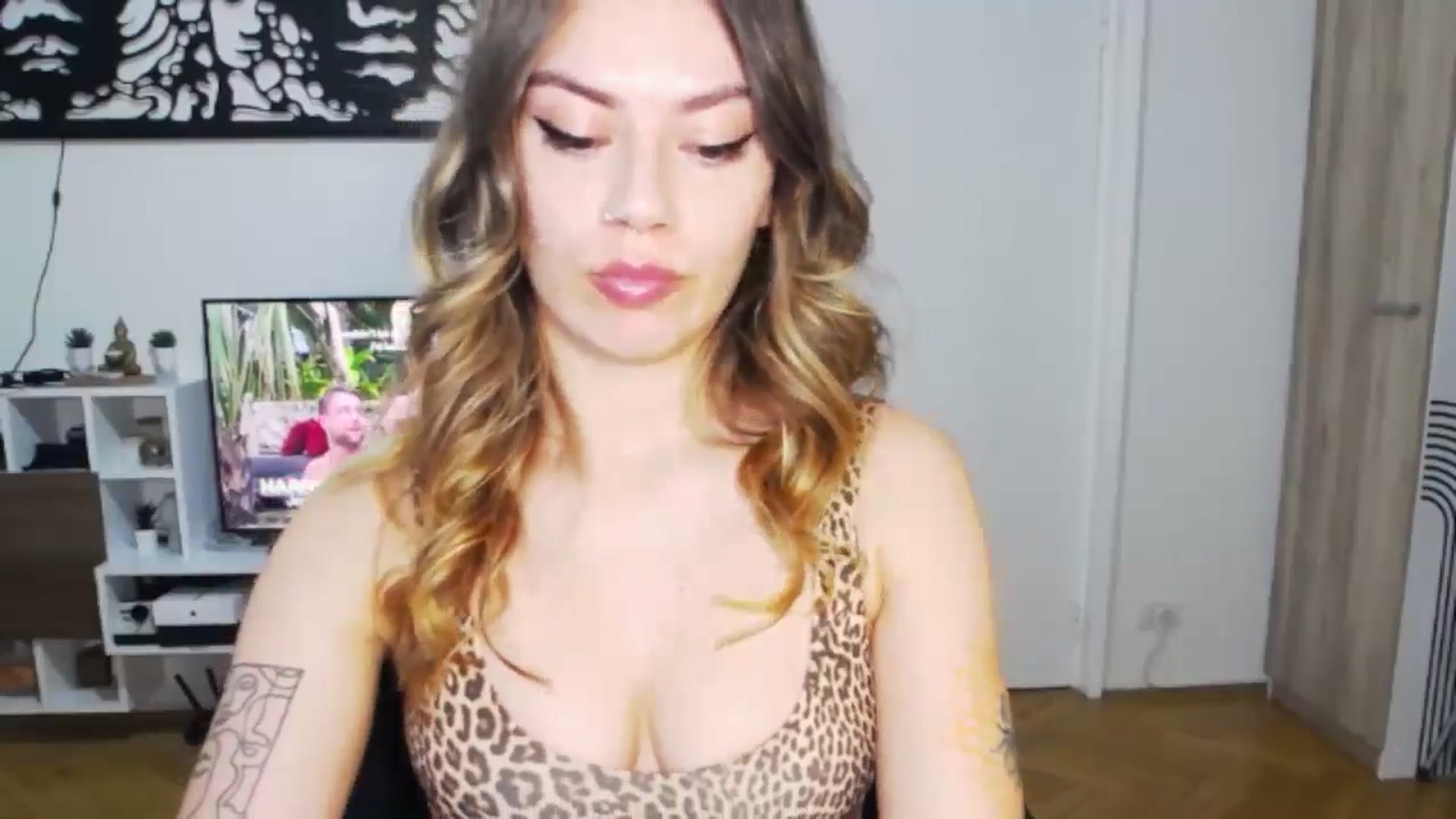 Gallery image thumbnail from RiriBee's myfreecams stream on, 06/24/2024, 21:19 image 15 of 20