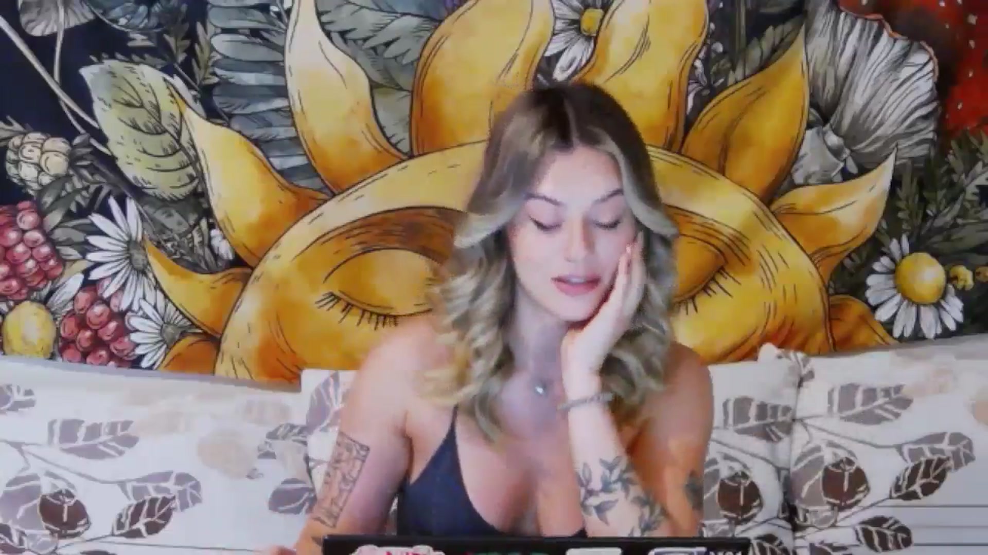 Gallery image thumbnail from RiriBee's myfreecams stream on, 08/02/2024, 21:06 image 10 of 20