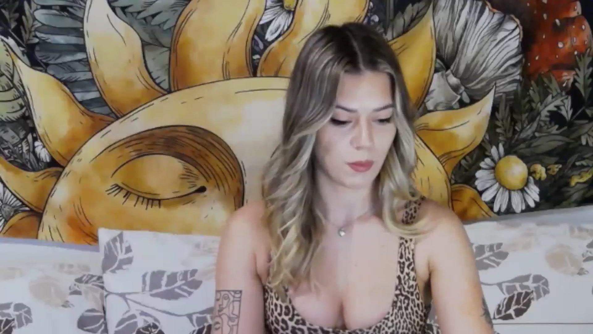 Gallery image thumbnail from RiriBee's myfreecams stream on, 08/03/2024, 22:02 image 14 of 20