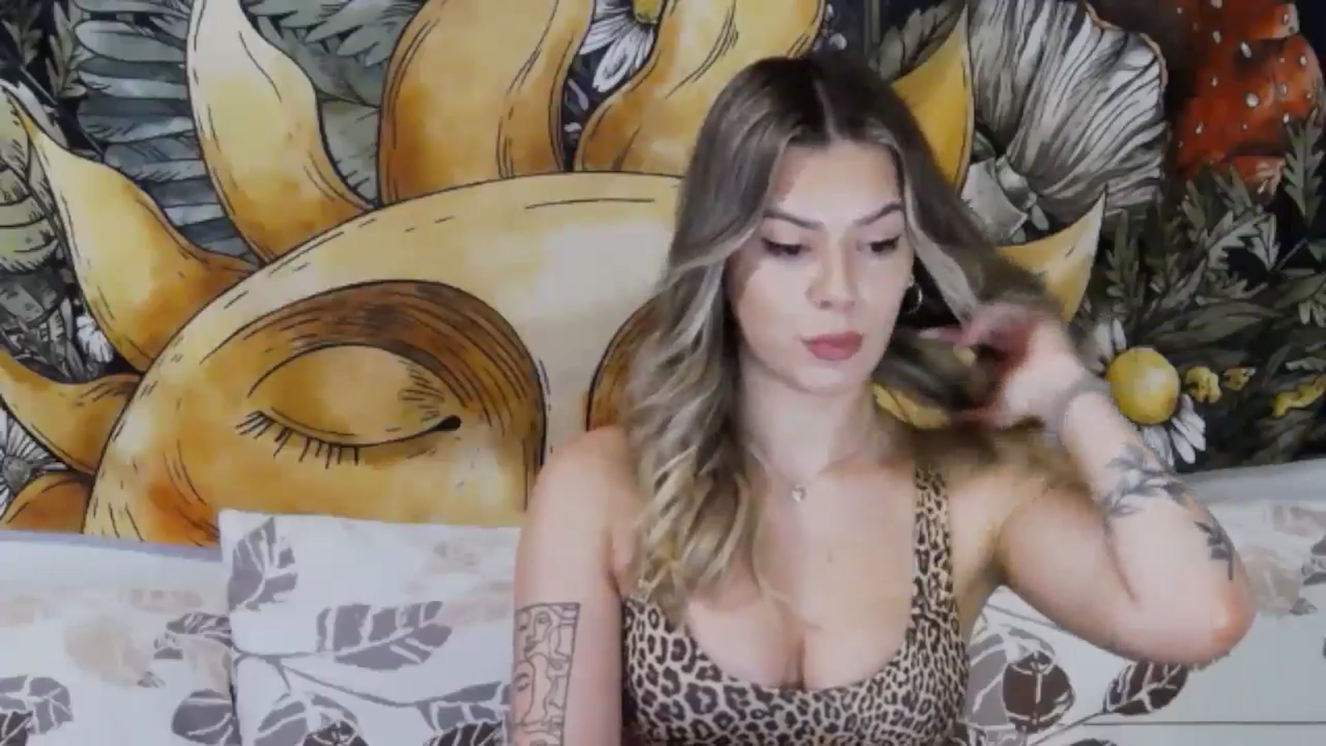 Gallery image thumbnail from RiriBee's myfreecams stream on, 08/03/2024, 22:02 image 6 of 20
