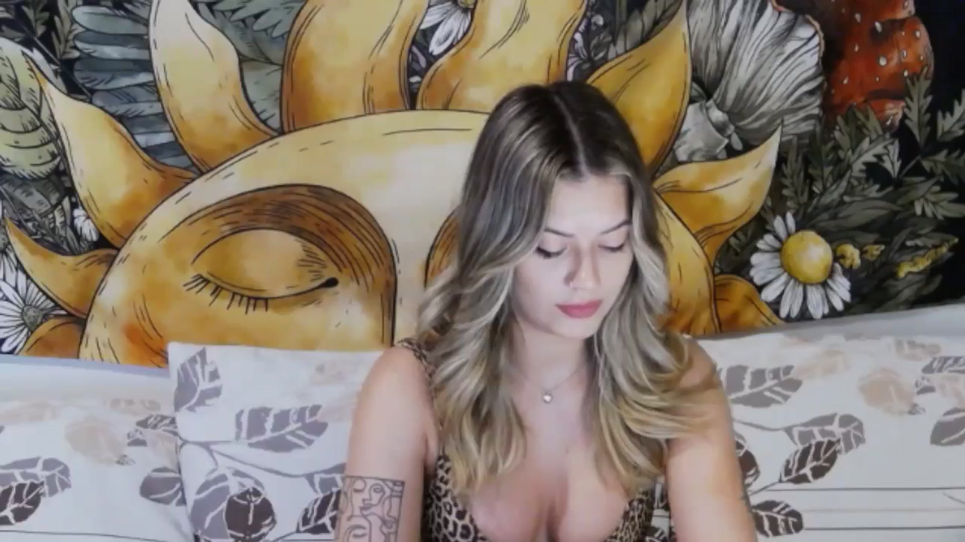 Gallery image thumbnail from RiriBee's myfreecams stream on, 08/04/2024, 24:02 image 19 of 20