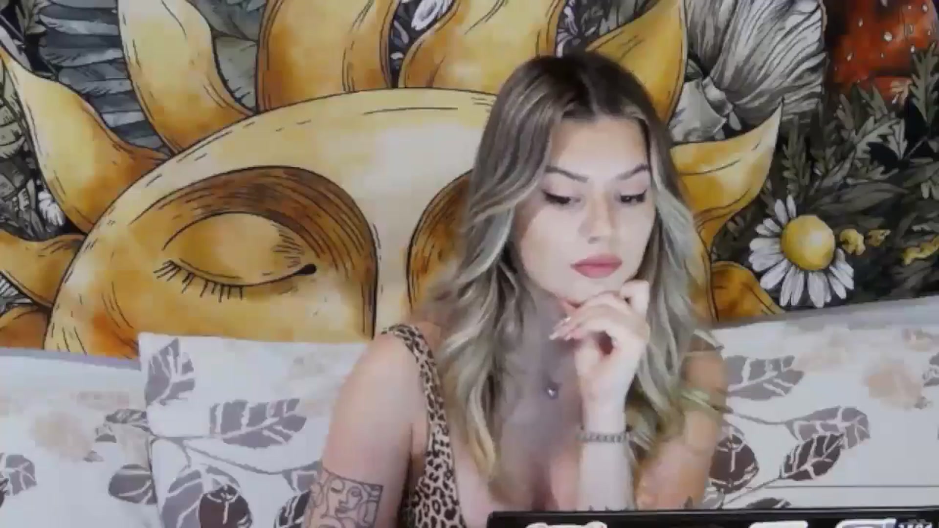 Gallery image thumbnail from RiriBee's myfreecams stream on, 08/04/2024, 24:02 image 6 of 20