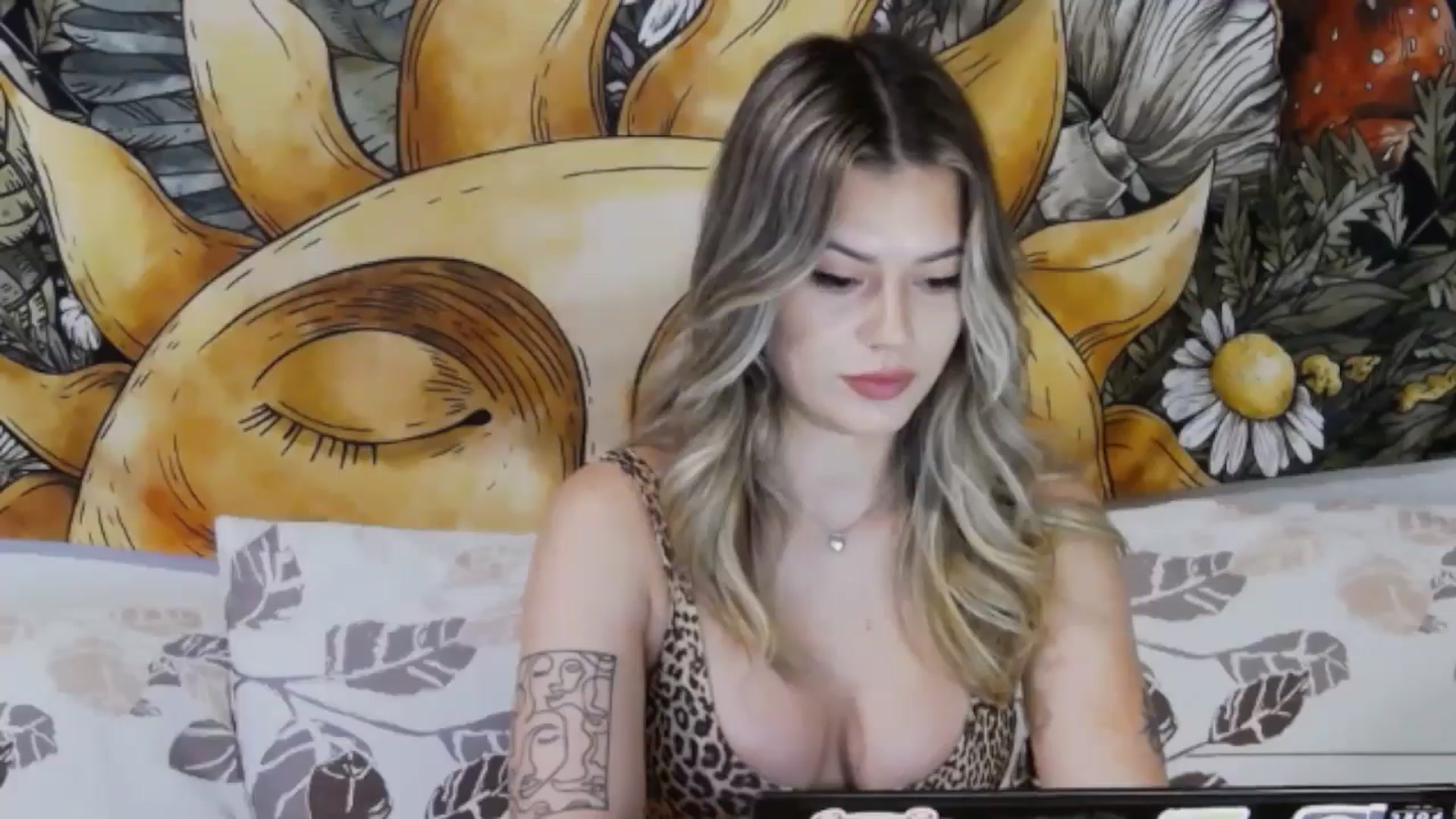 Gallery image thumbnail from RiriBee's myfreecams stream on, 08/04/2024, 24:02 image 3 of 20