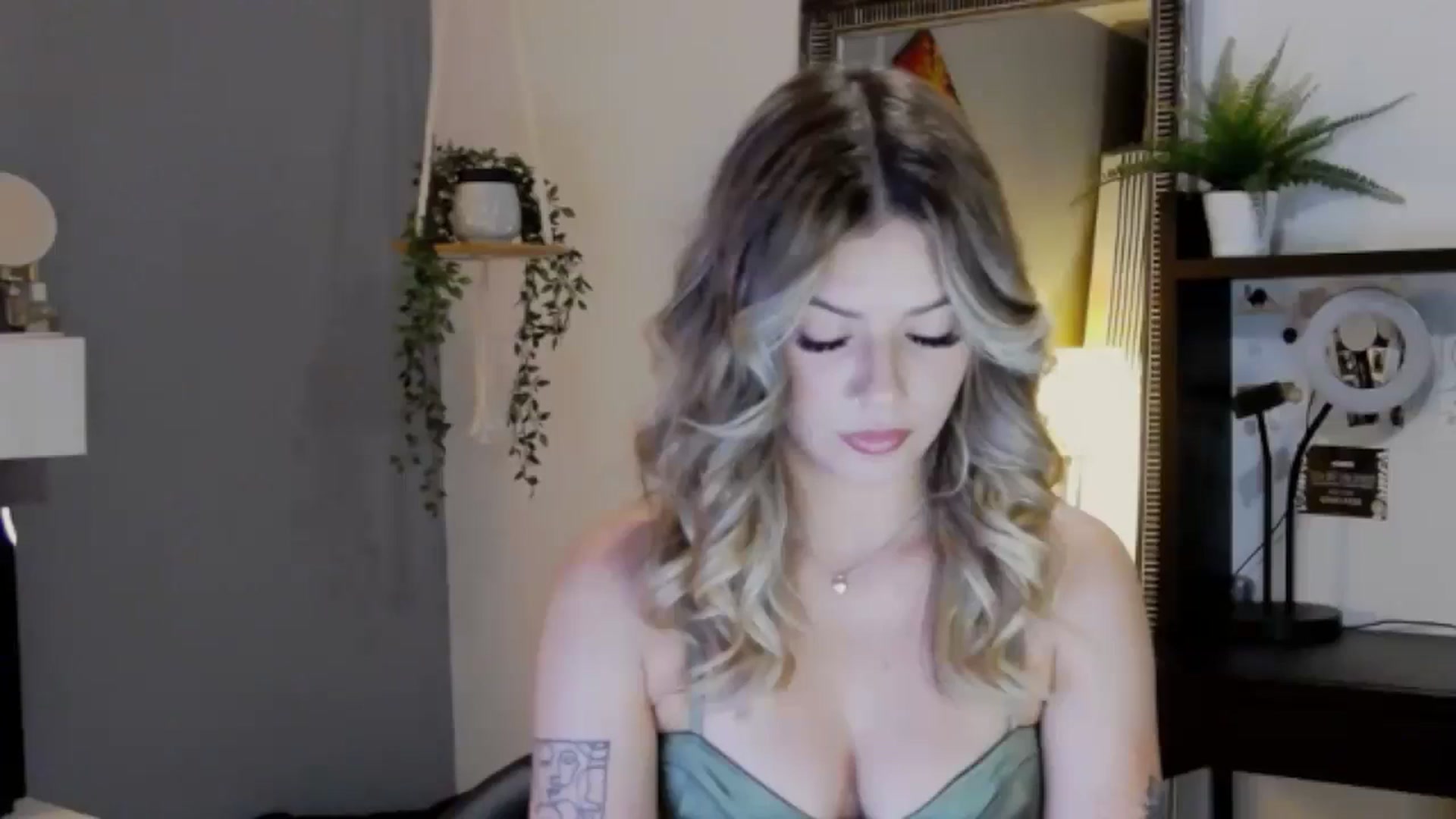 Gallery image thumbnail from RiriBee's myfreecams stream on, 08/15/2024, 17:26 image 9 of 20