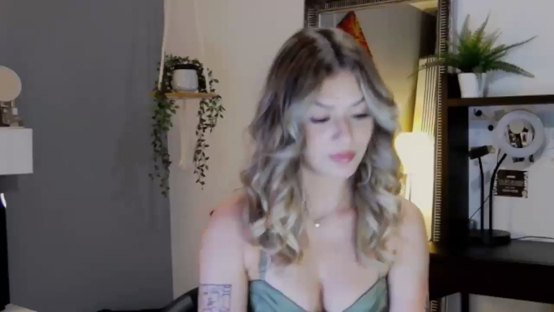 Gallery image thumbnail from RiriBee's myfreecams stream on, 08/15/2024, 17:26 image 4 of 20