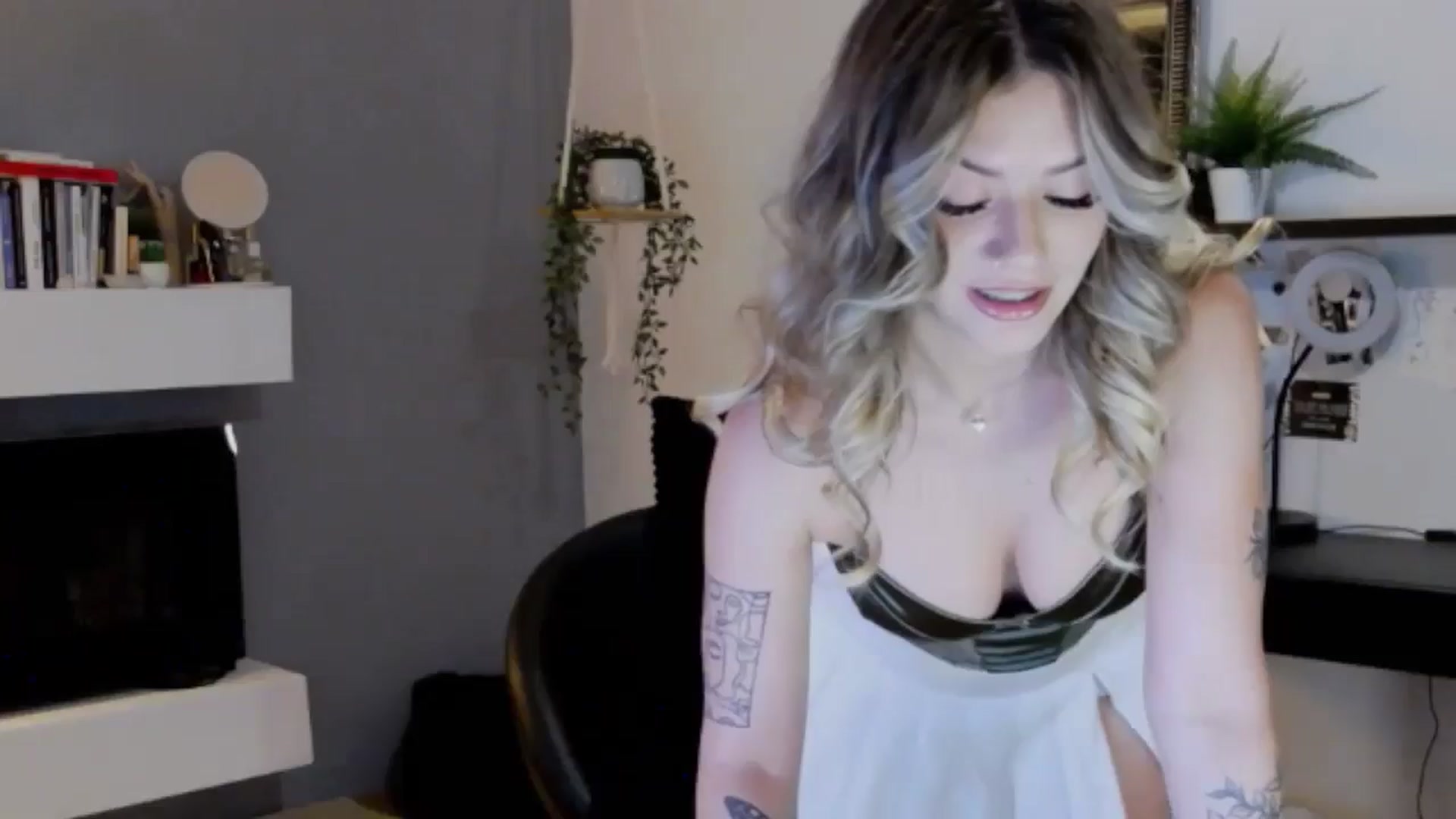 Gallery image thumbnail from RiriBee's myfreecams stream on, 08/15/2024, 17:26 image 19 of 20