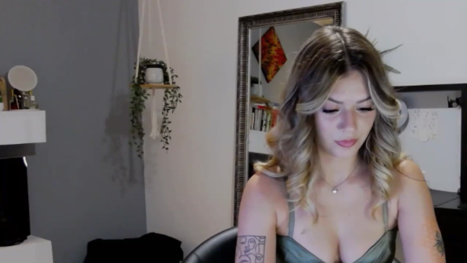 Gallery image thumbnail from RiriBee's myfreecams stream on, 08/15/2024, 20:00 image 5 of 20