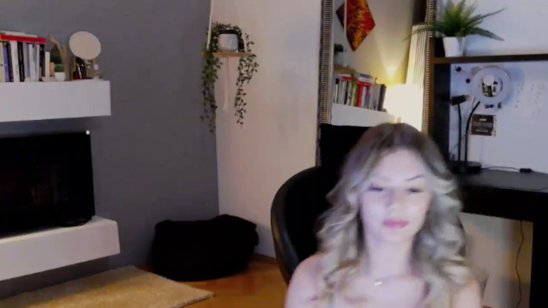 Gallery image thumbnail from RiriBee's myfreecams stream on, 08/15/2024, 20:00 image 10 of 20