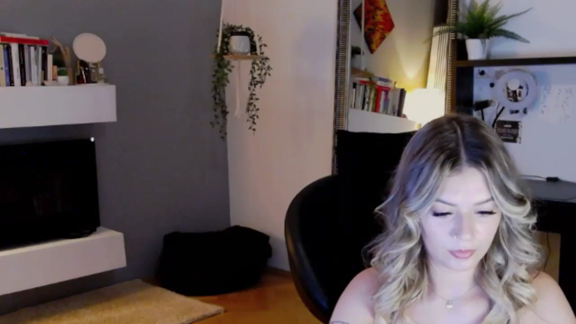 Gallery image thumbnail from RiriBee's myfreecams stream on, 08/15/2024, 20:00 image 11 of 20