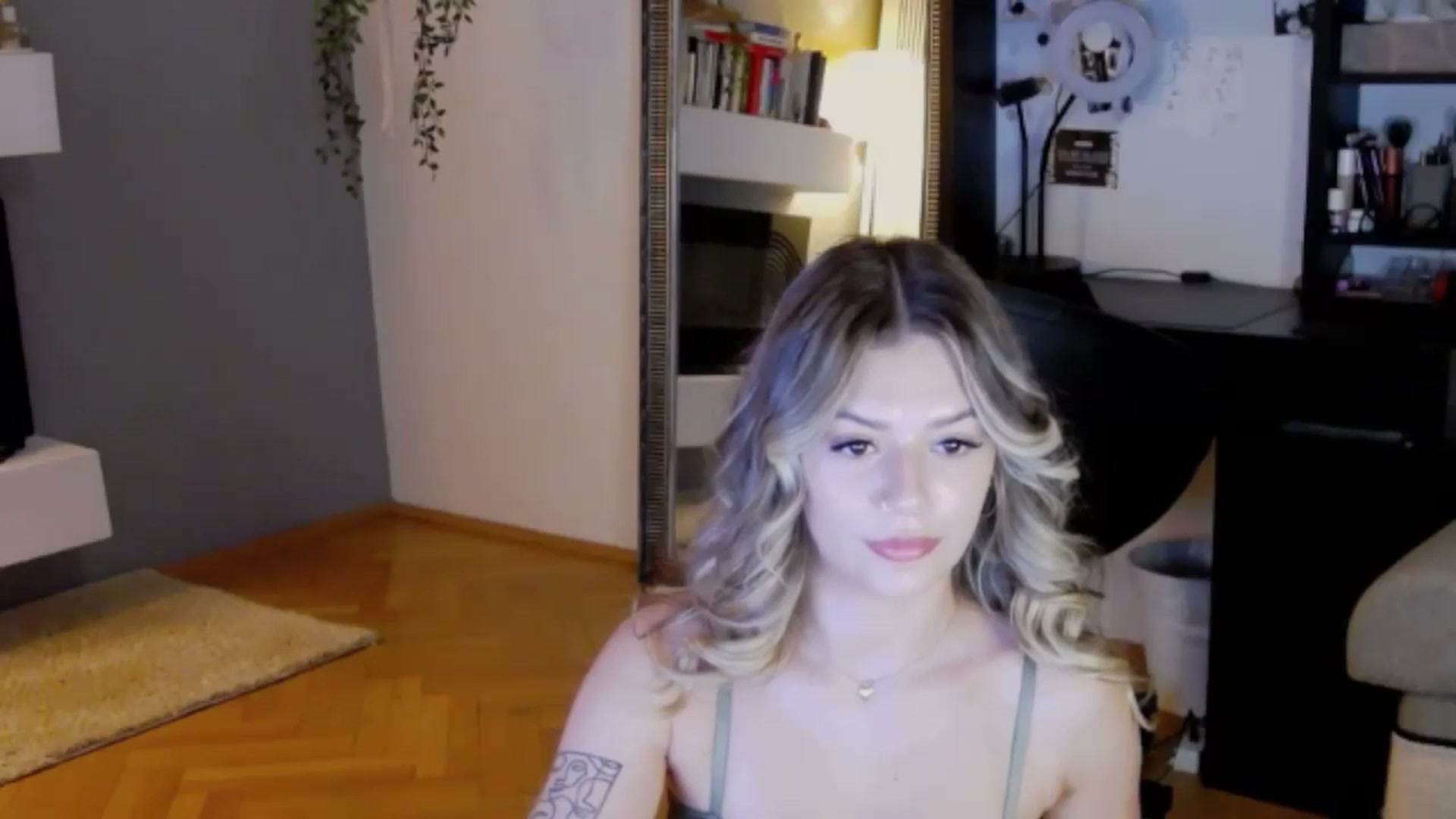 Gallery image thumbnail from RiriBee's myfreecams stream on, 08/15/2024, 20:00 image 20 of 20