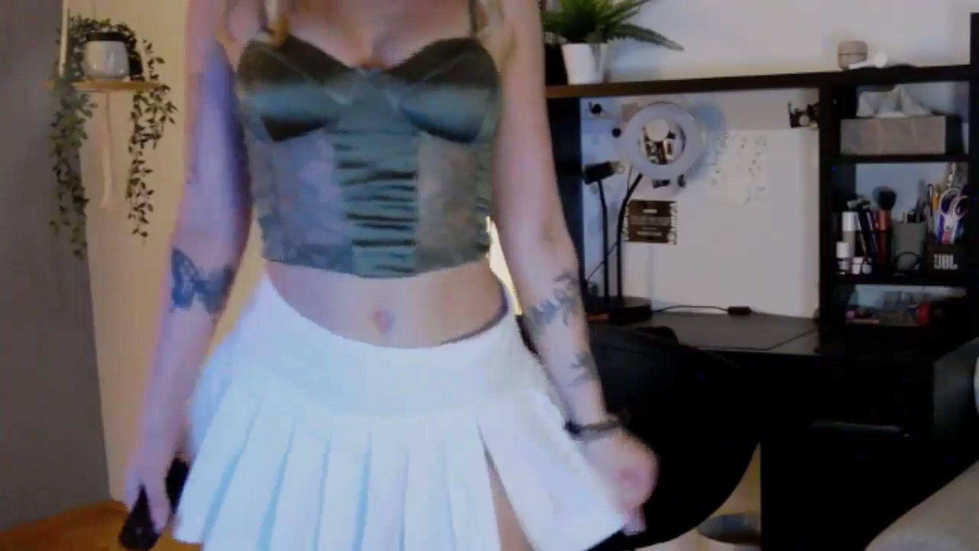 Gallery image thumbnail from RiriBee's myfreecams stream on, 08/16/2024, 24:37 image 11 of 20