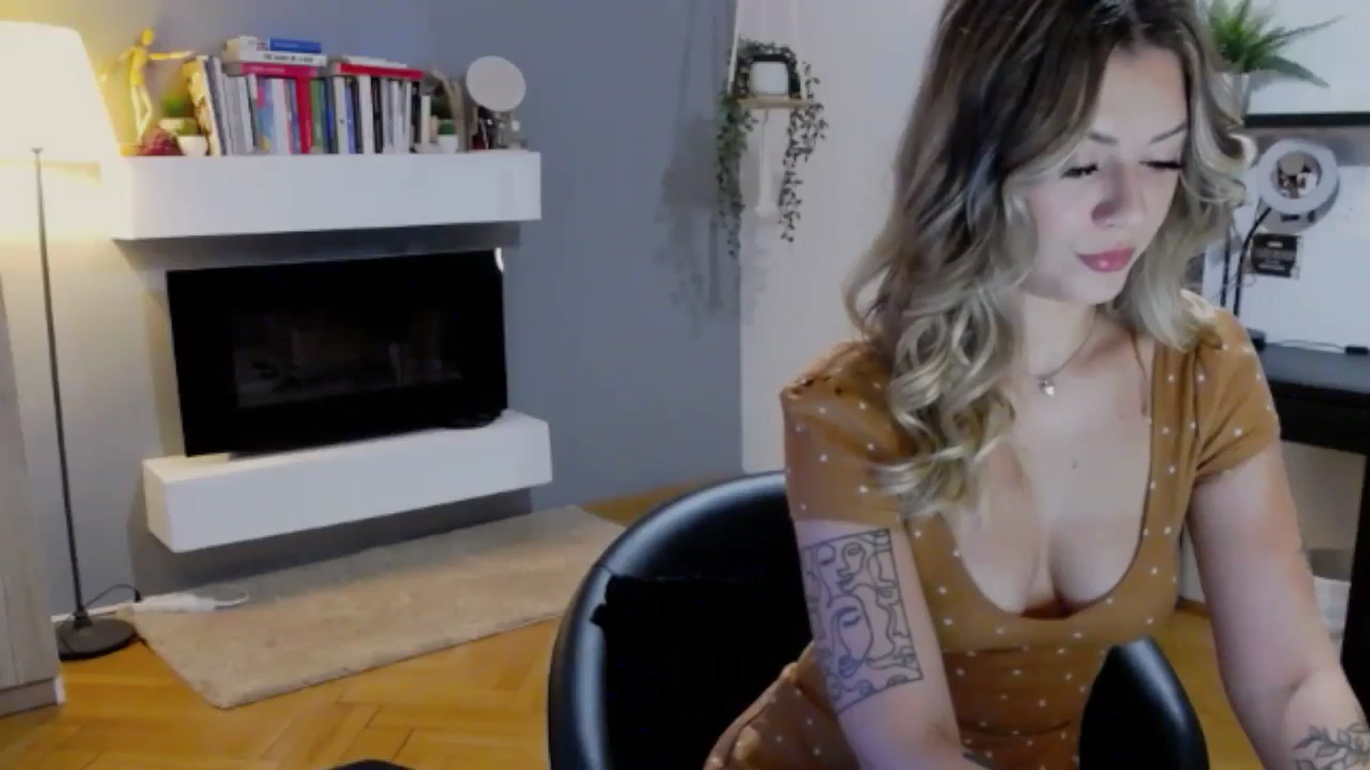 Gallery image thumbnail from RiriBee's myfreecams stream on, 08/16/2024, 18:18 image 20 of 20