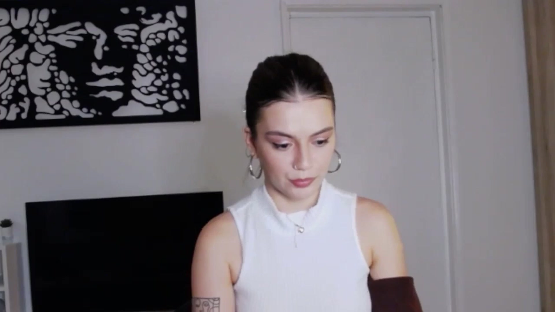 Gallery image thumbnail from RiriBee's myfreecams stream on, 10/07/2024, 17:00 image 8 of 20