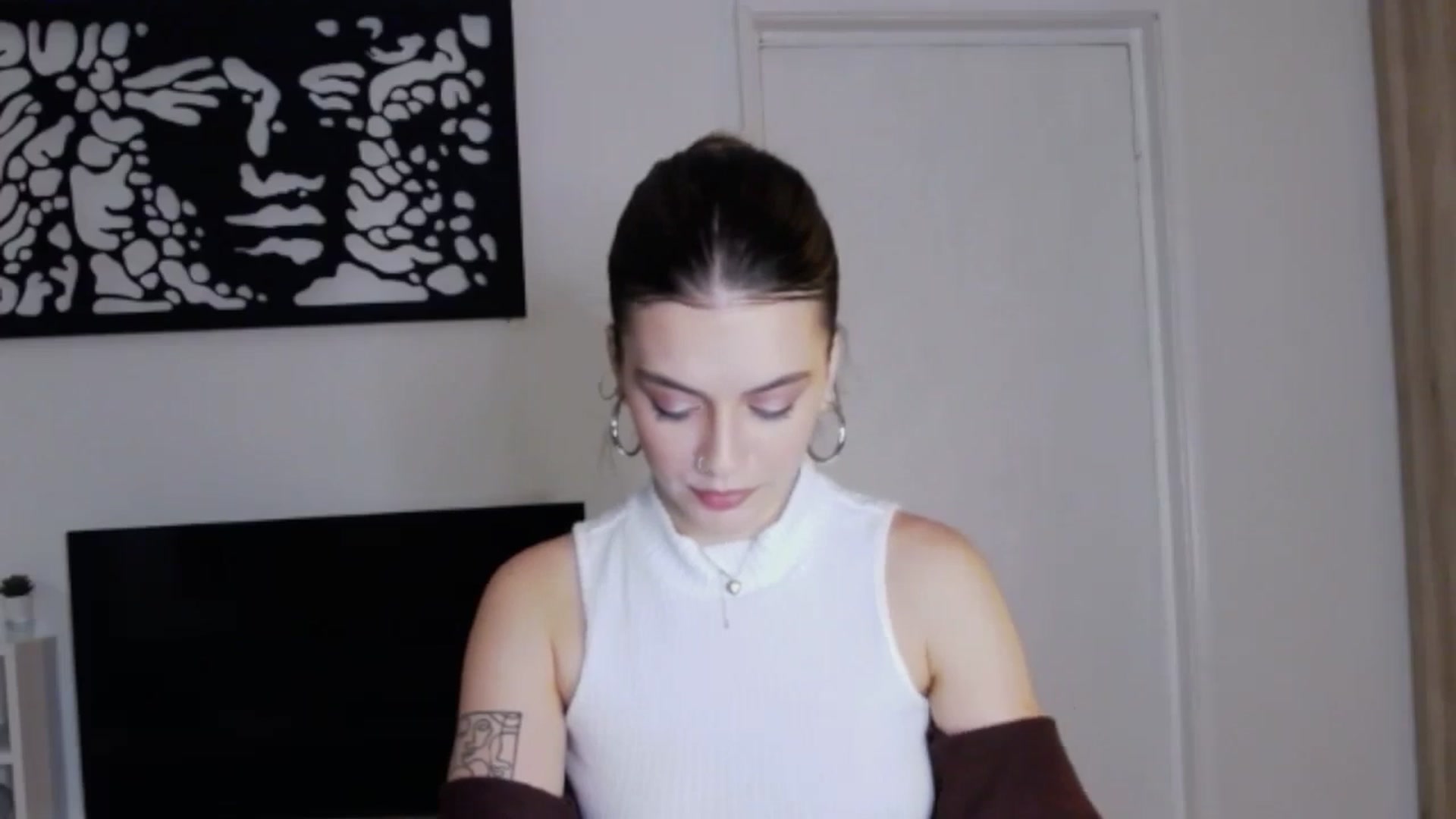 Gallery image thumbnail from RiriBee's myfreecams stream on, 10/07/2024, 17:00 image 18 of 20