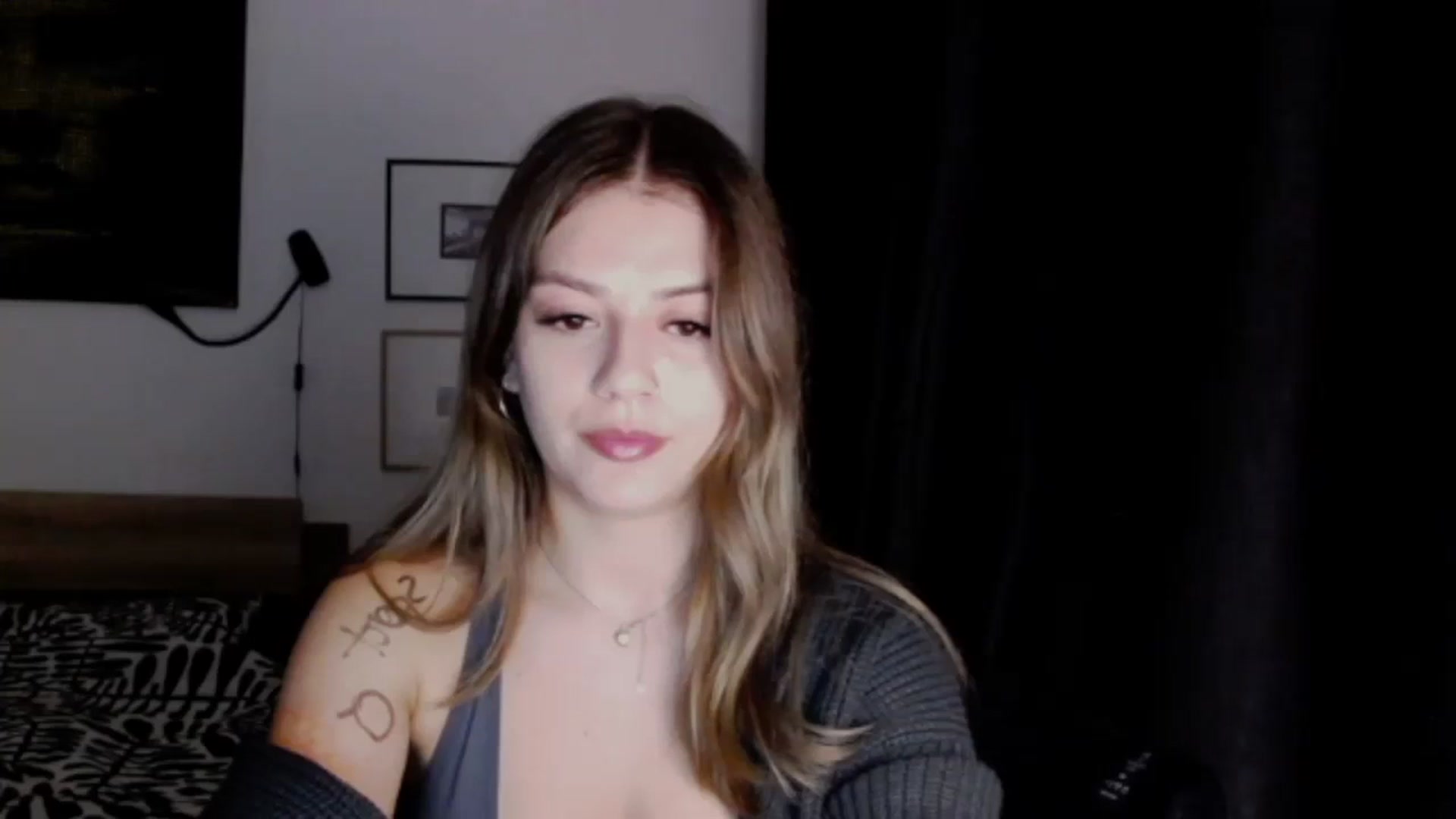 Gallery image thumbnail from RiriBee's myfreecams stream on, 10/20/2024, 19:48 image 17 of 20