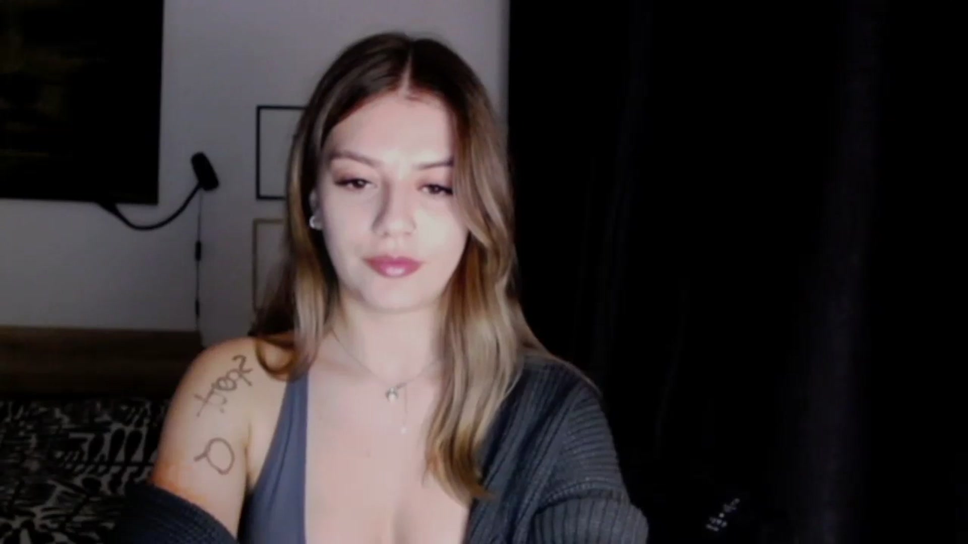 Gallery image thumbnail from RiriBee's myfreecams stream on, 10/20/2024, 19:48 image 4 of 20