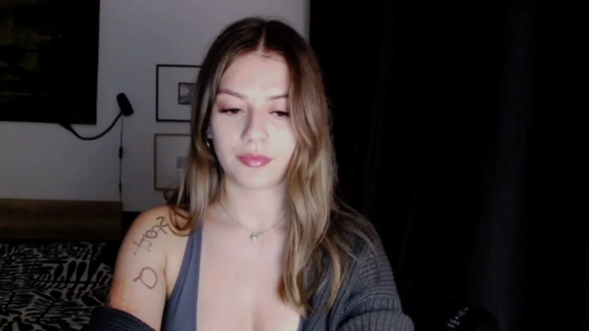 Gallery image thumbnail from RiriBee's myfreecams stream on, 10/20/2024, 19:48 image 18 of 20