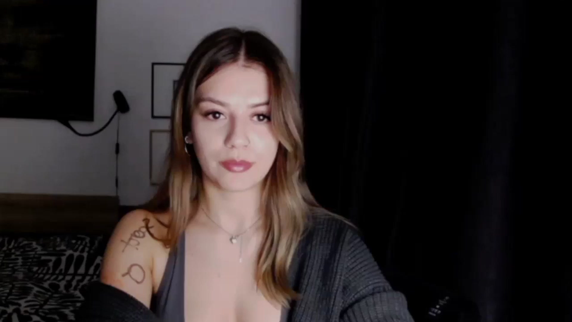 Gallery image thumbnail from RiriBee's myfreecams stream on, 10/20/2024, 19:48 image 5 of 20