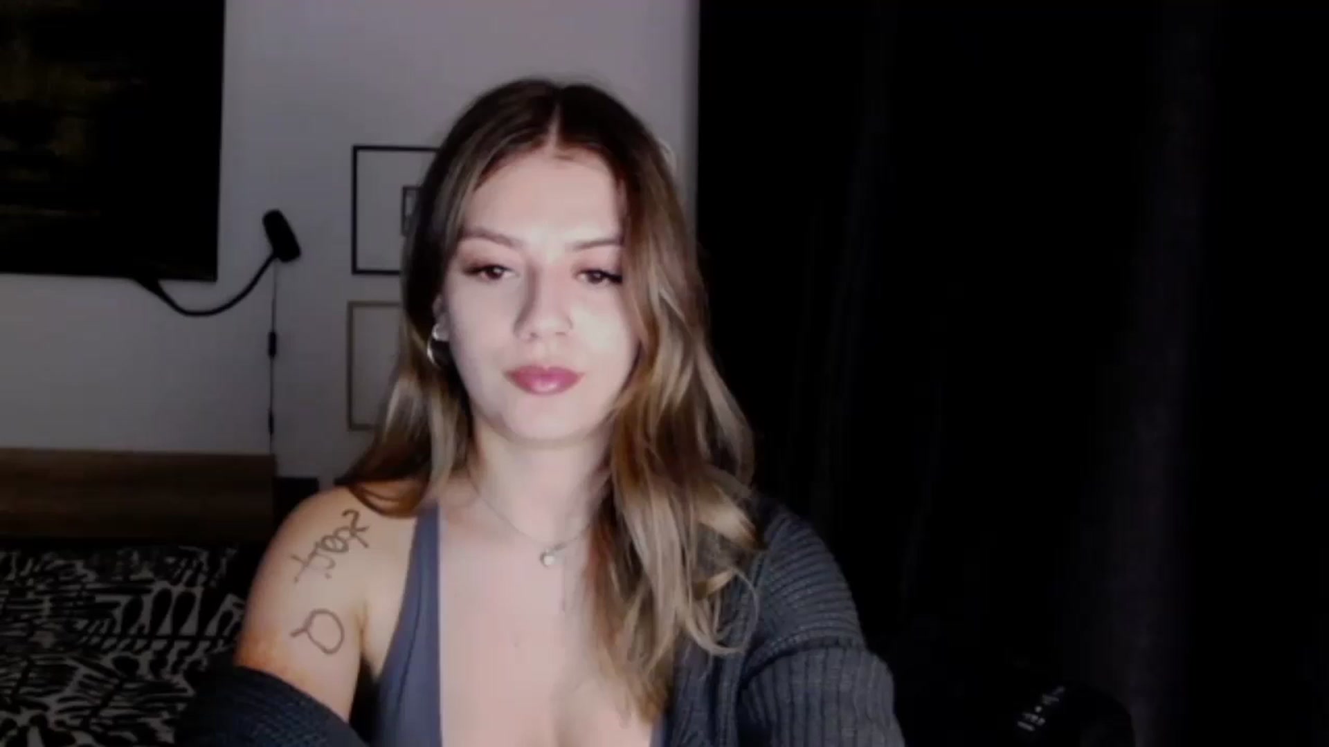 Gallery image thumbnail from RiriBee's myfreecams stream on, 10/20/2024, 19:48 image 10 of 20