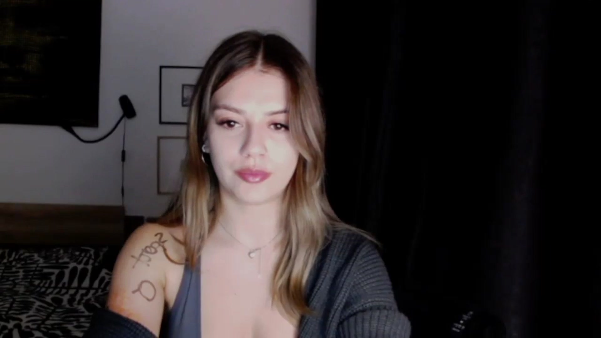 Gallery image thumbnail from RiriBee's myfreecams stream on, 10/20/2024, 19:48 image 6 of 20