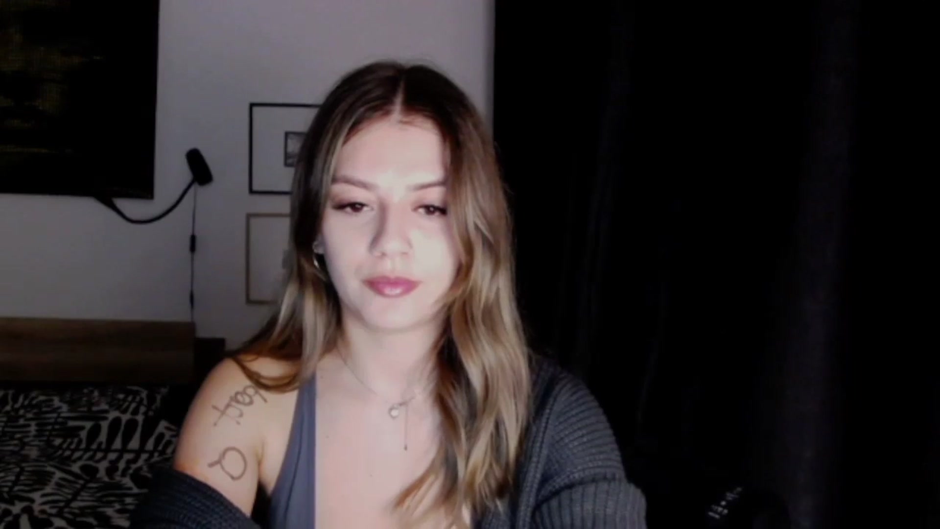 Gallery image thumbnail from RiriBee's myfreecams stream on, 10/20/2024, 19:48 image 14 of 20