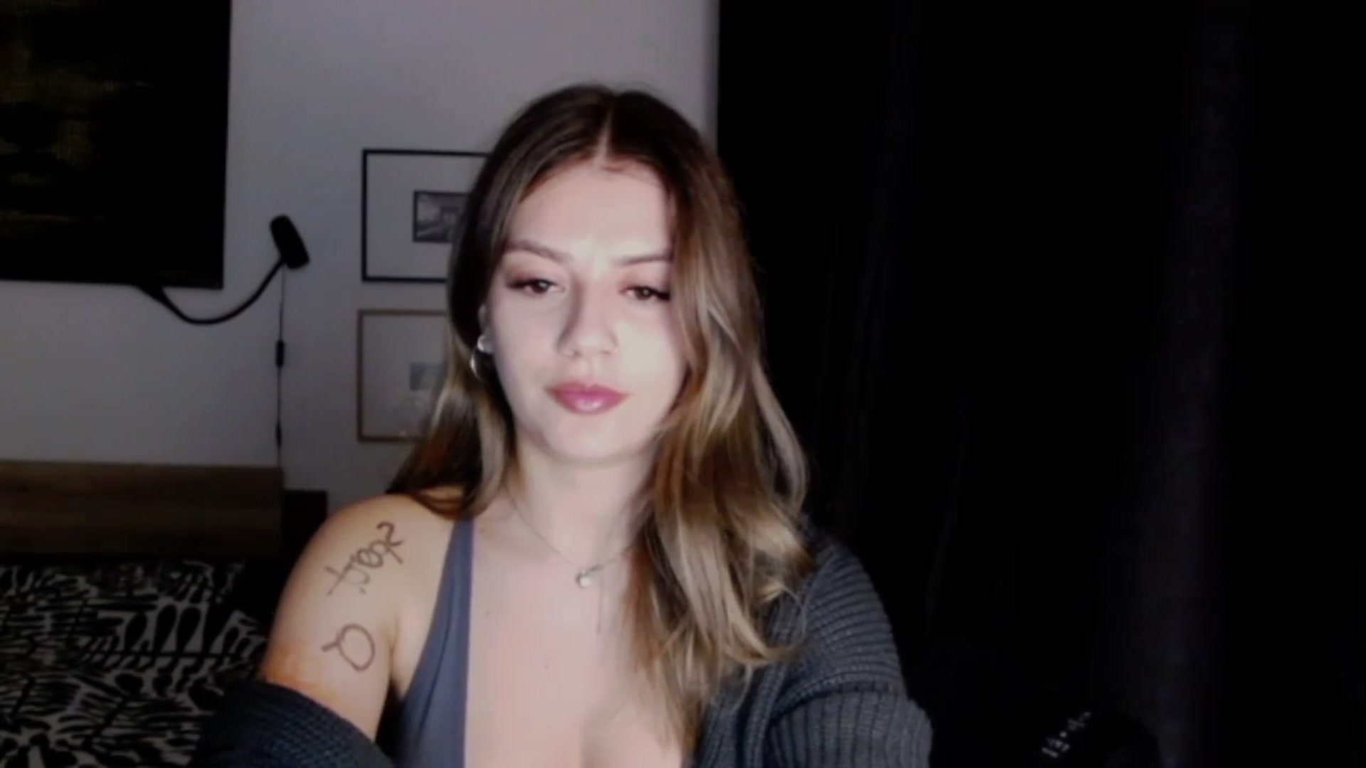 Gallery image thumbnail from RiriBee's myfreecams stream on, 10/20/2024, 19:48 image 9 of 20